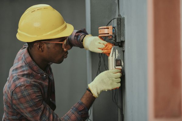 Electrician_emmanuel-ikwuegbu-_2AlIm-F6pw-unsplash-1